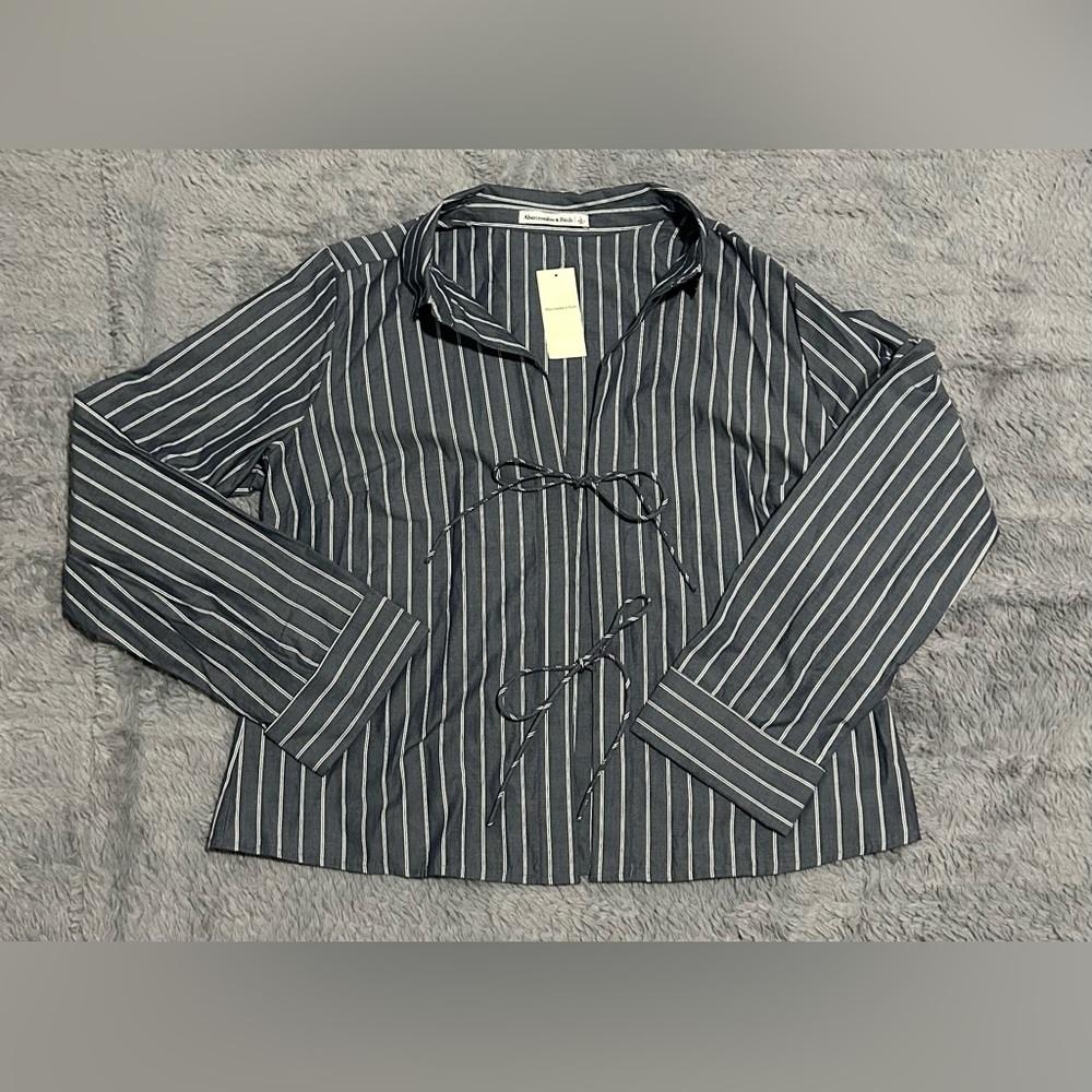 NWT Abercrombie & Fitch Poplin Tie Front Shirt Blouse - L - Picture 2 of 11